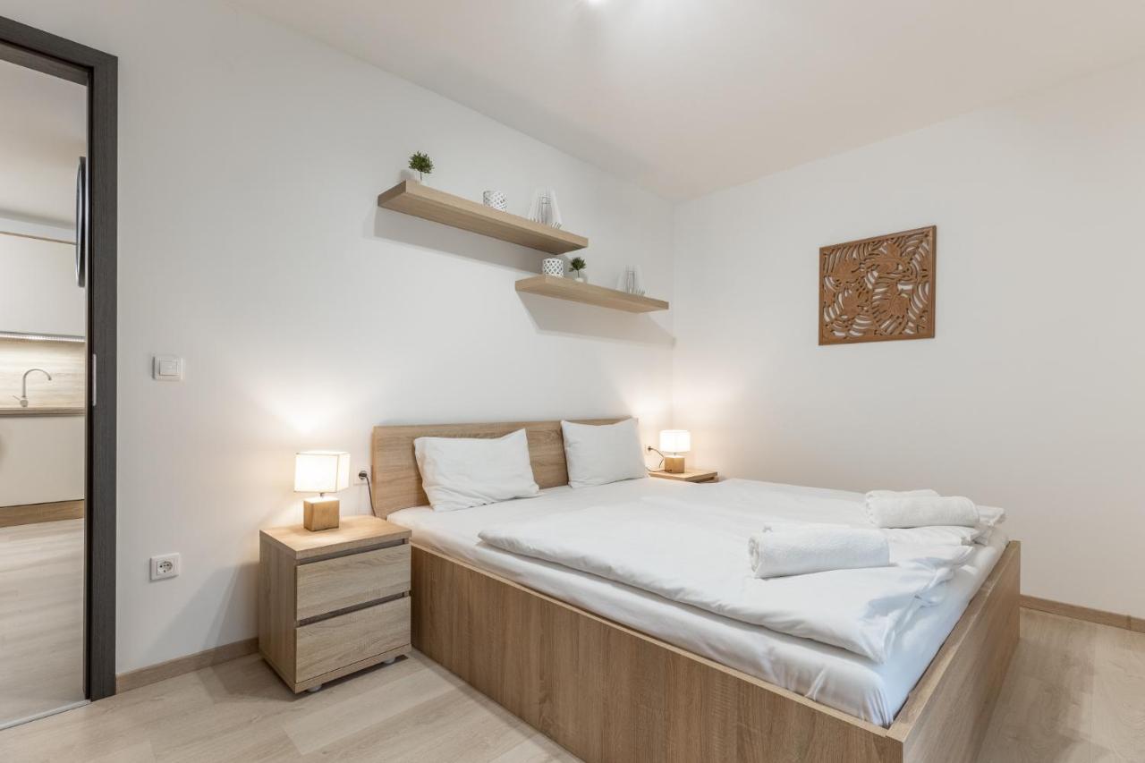 Leda Apartmanok By Bltn Siofok Exterior photo