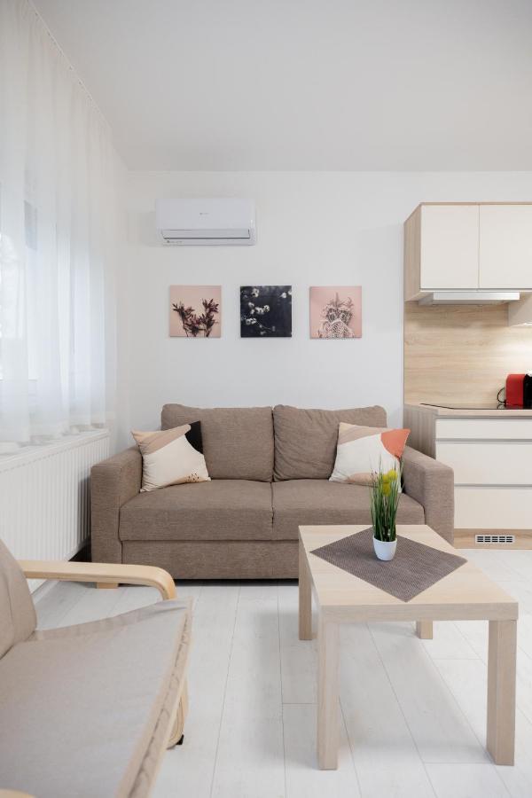 Leda Apartmanok By Bltn Siofok Exterior photo