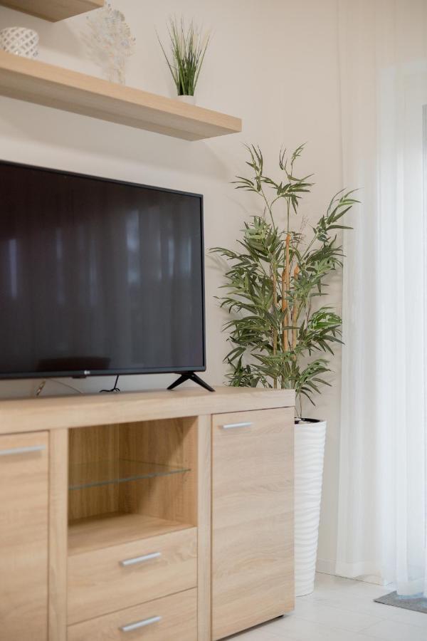 Leda Apartmanok By Bltn Siofok Exterior photo